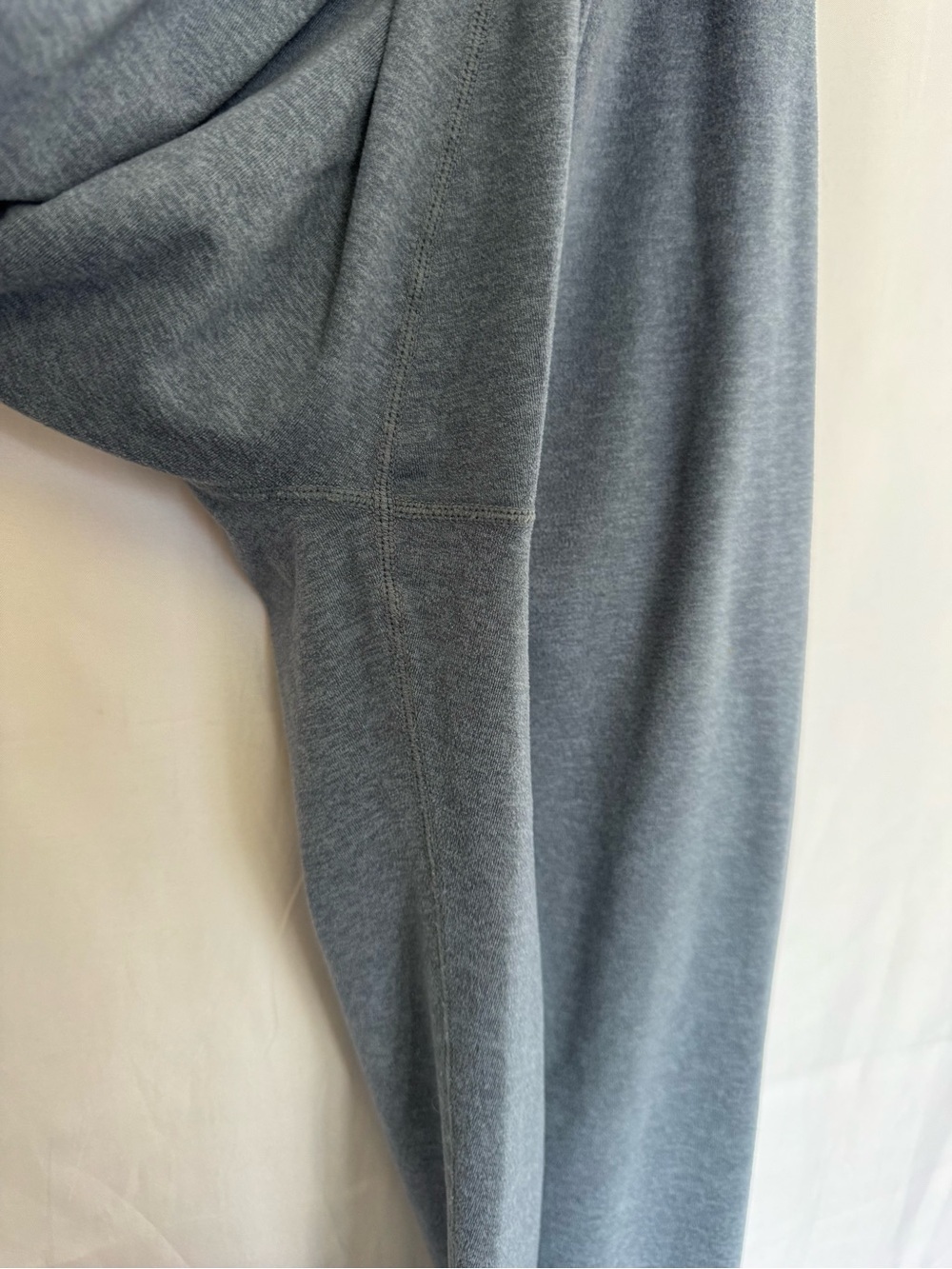 Vuori Performance Joggers Size Small - Picture 4 of 5